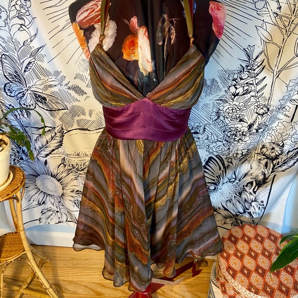Dresses & Skirts - Stunning silk boutique artsy dress Size M